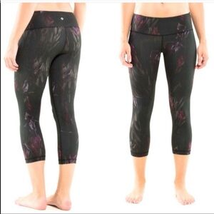 Lululemon Women's Capri Crop 20" Leggings Midnight Iris Print Size 6
